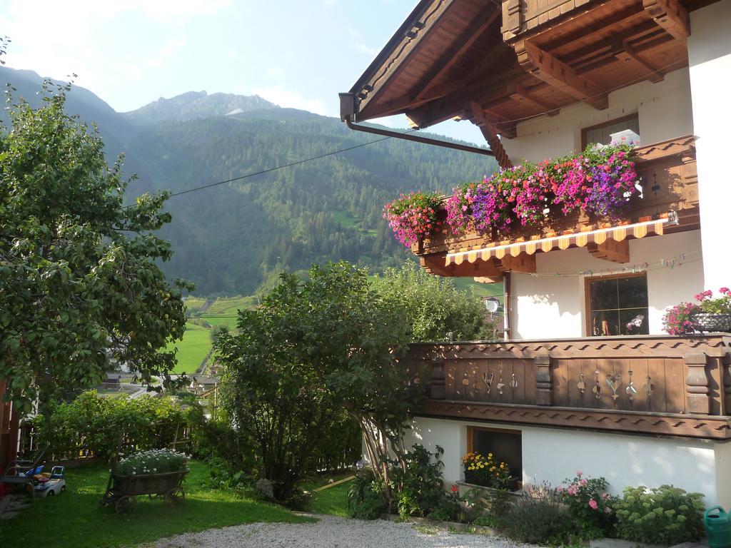 Familie Neunhaeuserer Neustift im Stubaital